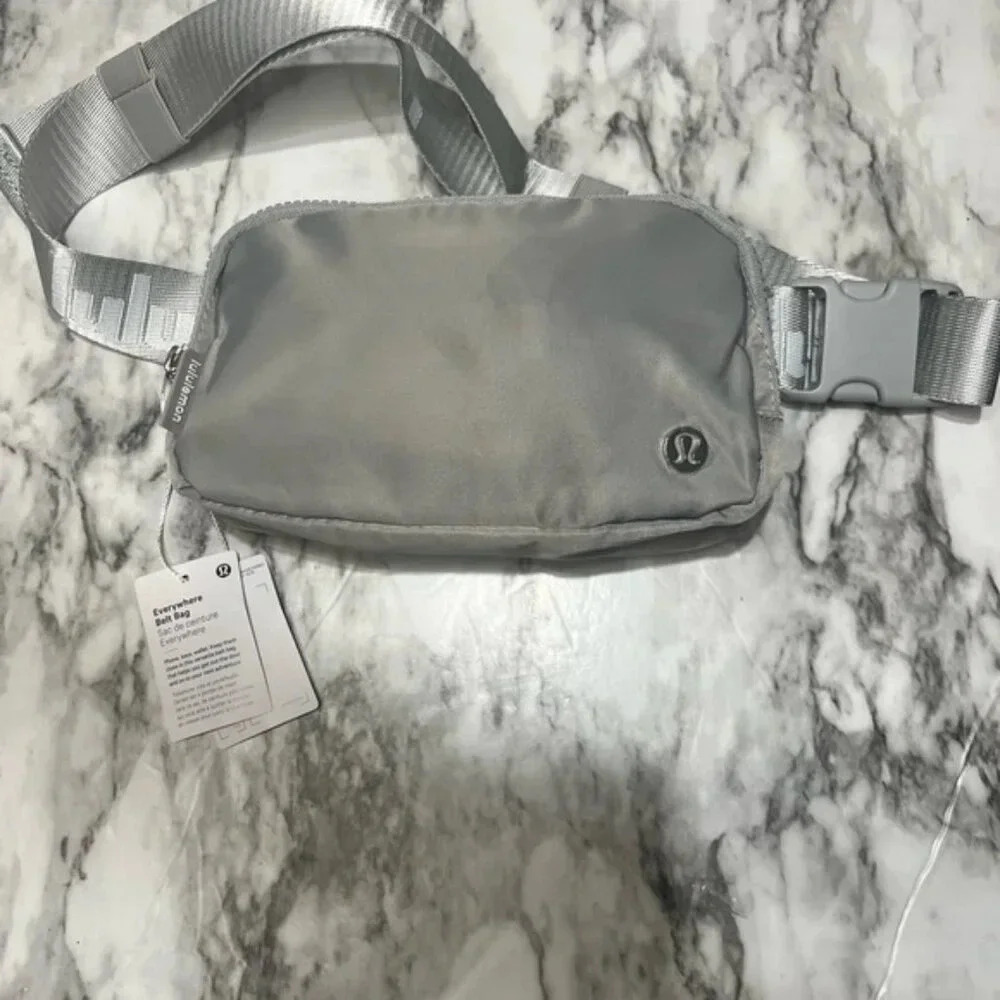 Lululemon Everywhere Silver Drop Belt Bag New NWT RARE letters on belt - Picture 3 of 6